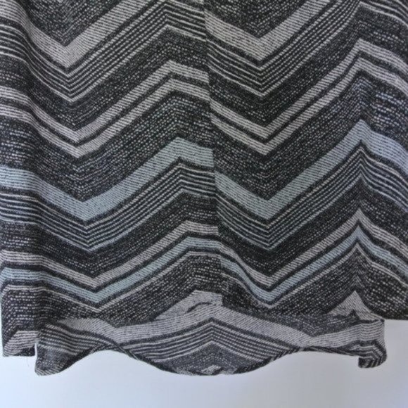 Torrid Abstract Chevron Georgette Hi Low Tank 1X - Picture 10 of 11